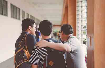 中學(xué)生運動會廣播新聞稿