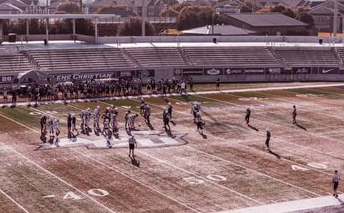 描寫學(xué)校操場的作文(通用15篇)