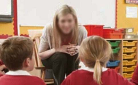 關(guān)于介紹老師的英語作文（精選17篇）