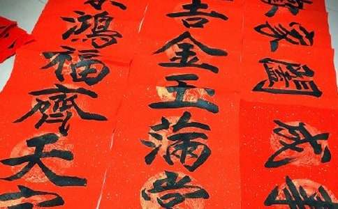 描寫(xiě)春天的對(duì)聯(lián)