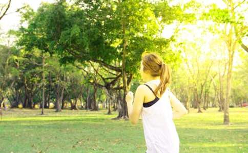 致鉛球運(yùn)動(dòng)員廣播稿