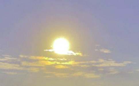 描寫(xiě)日出的擬人句