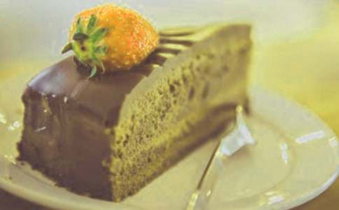 吃自己做的蛋糕