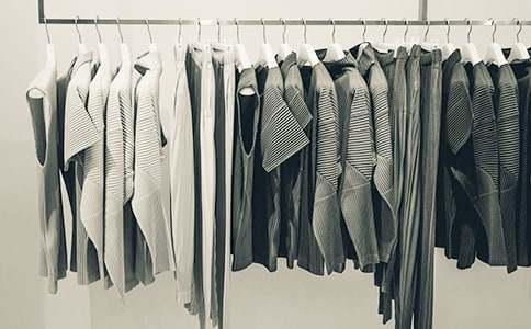 有關(guān)一件衣服的看圖寫話作文