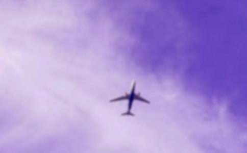 第一次坐飛機(jī)_小學(xué)生六年級(jí)作文