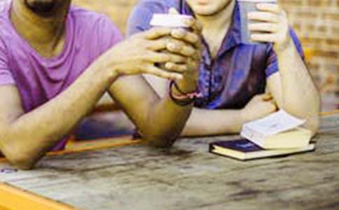 大學(xué)生的自我介紹個人模板