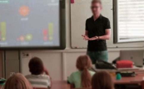 【精】小學(xué)五年級漫畫老師作文12篇