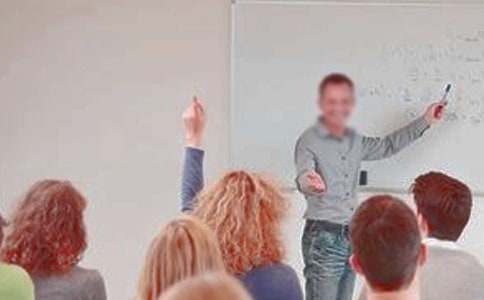 【實用】老師小學作文400字3篇