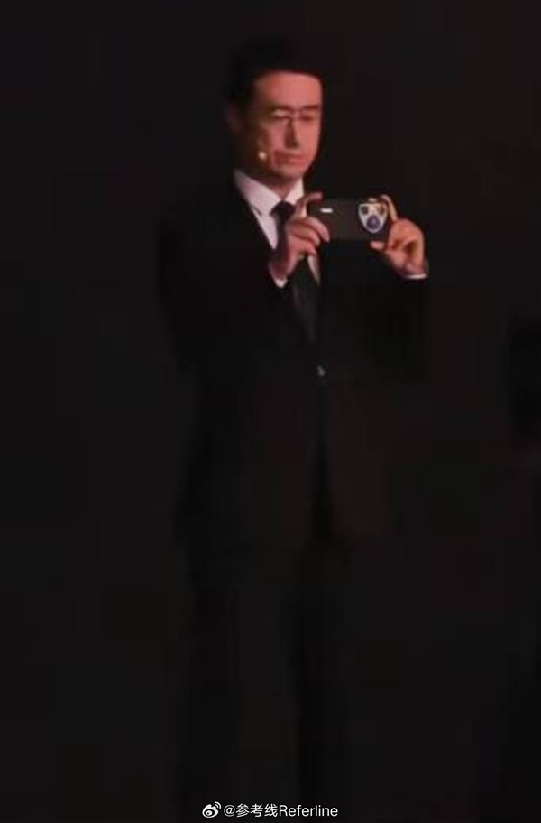 疑華為Pura 80 Ultra驚喜現(xiàn)身:鴻蒙之光來了