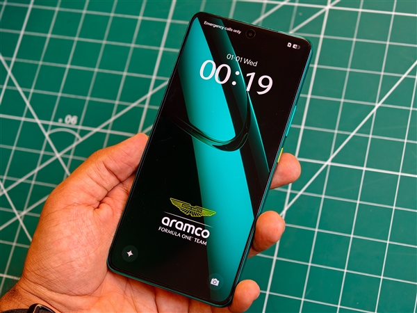 真我GT7阿斯頓馬丁限定版官宣：明天見