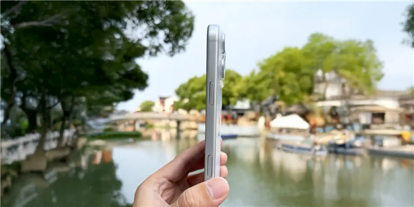 蘋果iPhone 17 Pro Max機(jī)模上手:厚度增加 電池加大