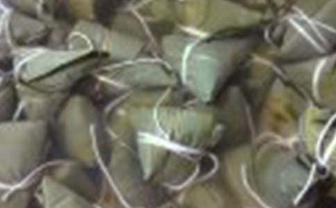 描寫包粽子的作文