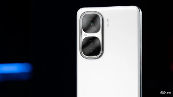 買芯片送手機(jī)！iQOO出了個(gè)2000多塊的驍龍8至尊版手機(jī)