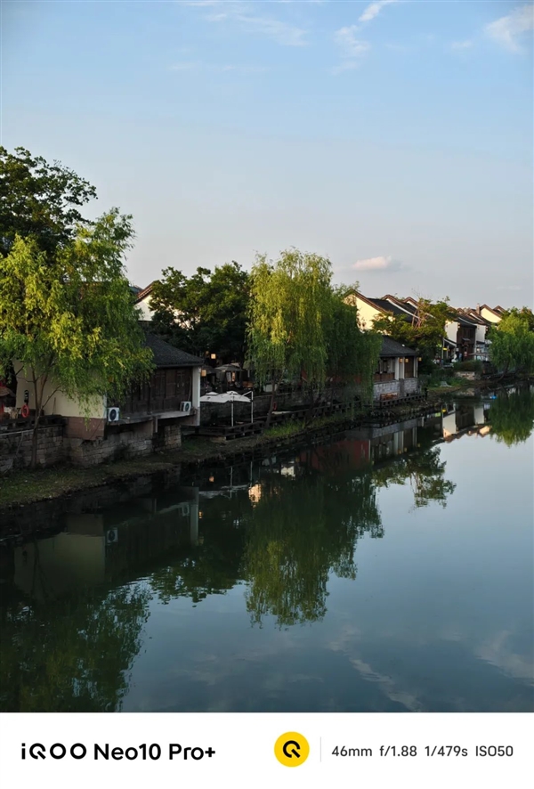 買芯片送手機(jī)！iQOO出了個(gè)2000多塊的驍龍8至尊版手機(jī)