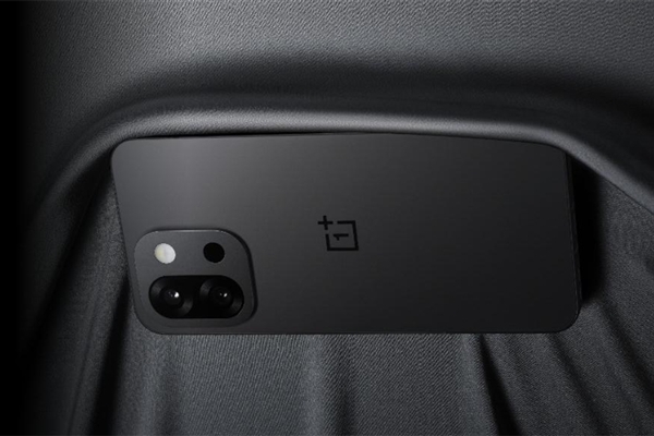 一加13s驚喜亮相海外：驍龍8至尊版小屏旗艦 4600元起