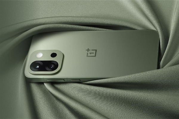 一加13s驚喜亮相海外：驍龍8至尊版小屏旗艦 4600元起