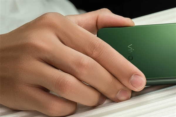 全球輕+全球首款三防折疊屏！vivo X Fold5突破行業(yè)極限