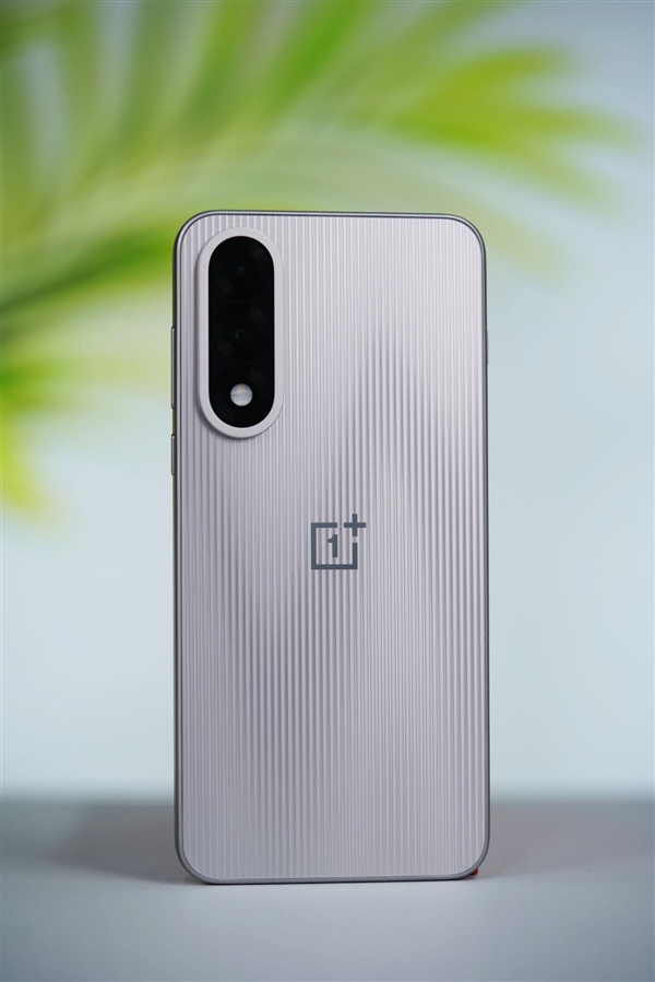 性能強(qiáng)天璣手機(jī)！一加Ace 5至尊版圖賞