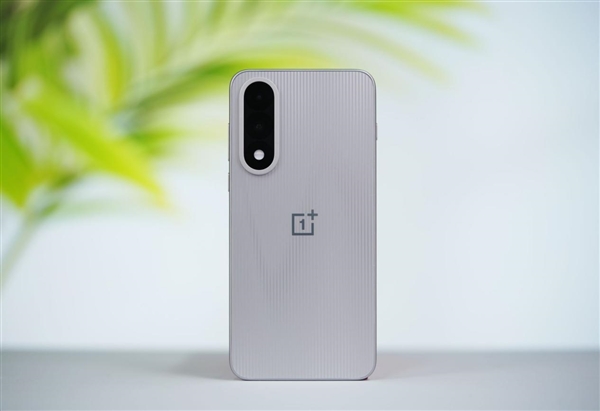 性能強(qiáng)天璣手機(jī)！一加Ace 5至尊版圖賞