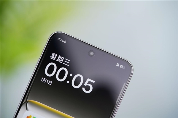 性能強(qiáng)天璣手機(jī)！一加Ace 5至尊版圖賞