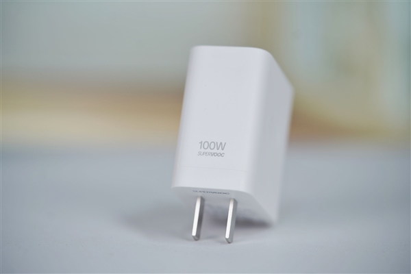 性能強(qiáng)天璣手機(jī)！一加Ace 5至尊版圖賞