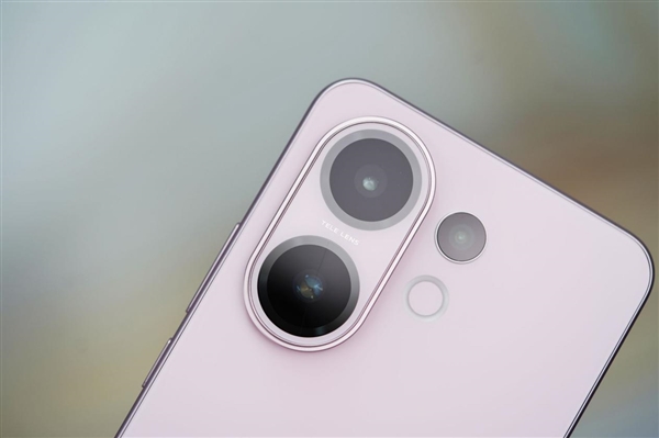 手感絕佳純直屏！vivo S30桃桃粉圖賞