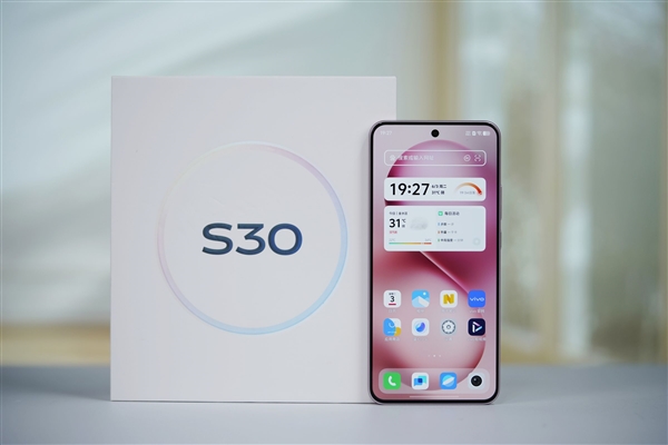 手感絕佳純直屏！vivo S30桃桃粉圖賞