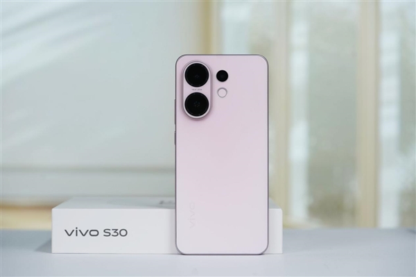 手感絕佳純直屏！vivo S30桃桃粉圖賞