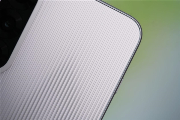 性能強(qiáng)天璣手機(jī)！一加Ace 5至尊版圖賞