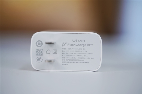 手感絕佳純直屏！vivo S30桃桃粉圖賞