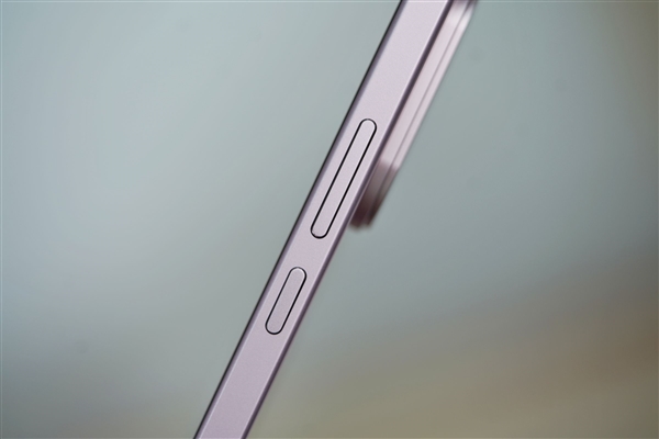 手感絕佳純直屏！vivo S30桃桃粉圖賞