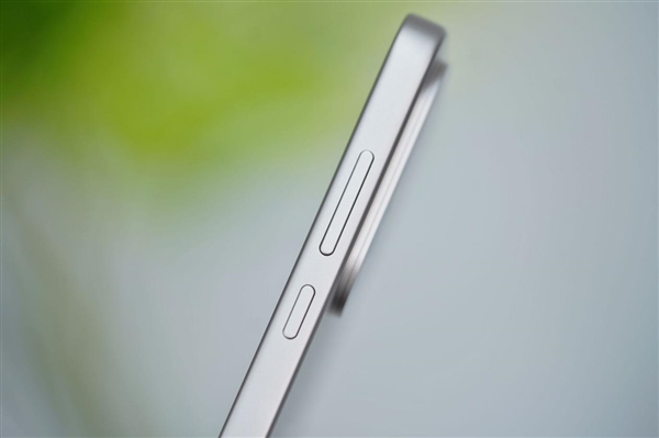 性能強(qiáng)天璣手機(jī)！一加Ace 5至尊版圖賞