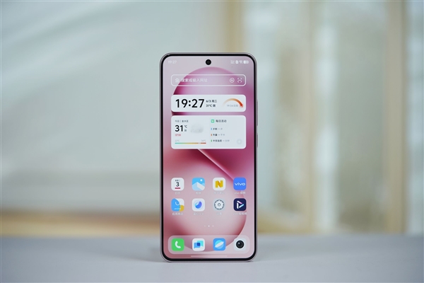 手感絕佳純直屏！vivo S30桃桃粉圖賞