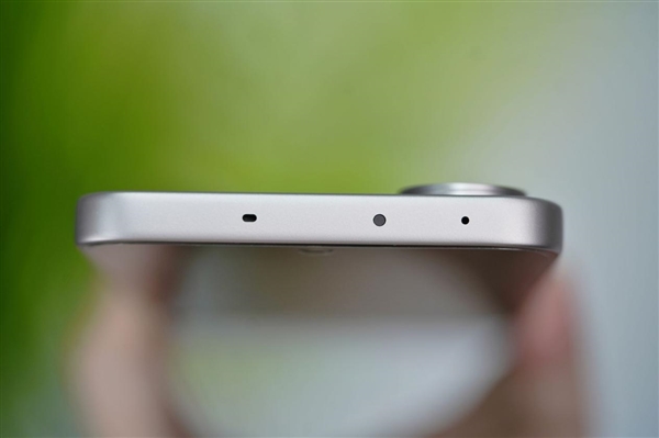 性能強(qiáng)天璣手機(jī)！一加Ace 5至尊版圖賞