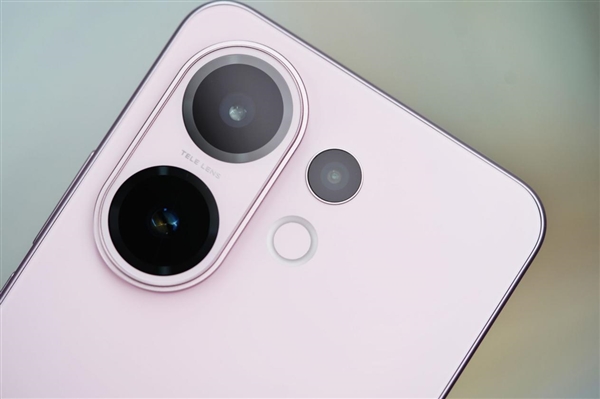 手感絕佳純直屏！vivo S30桃桃粉圖賞