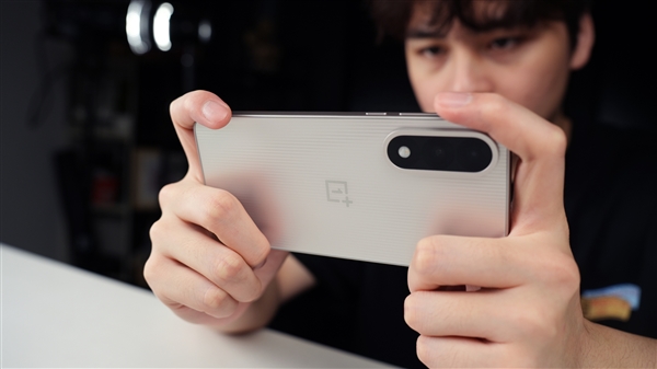 一加Ace 5至尊版實測:宿舍搶網(wǎng)神器實至名歸