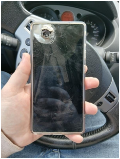 三星S25 Ultra擋下致命彈片！三星承諾將免費維修