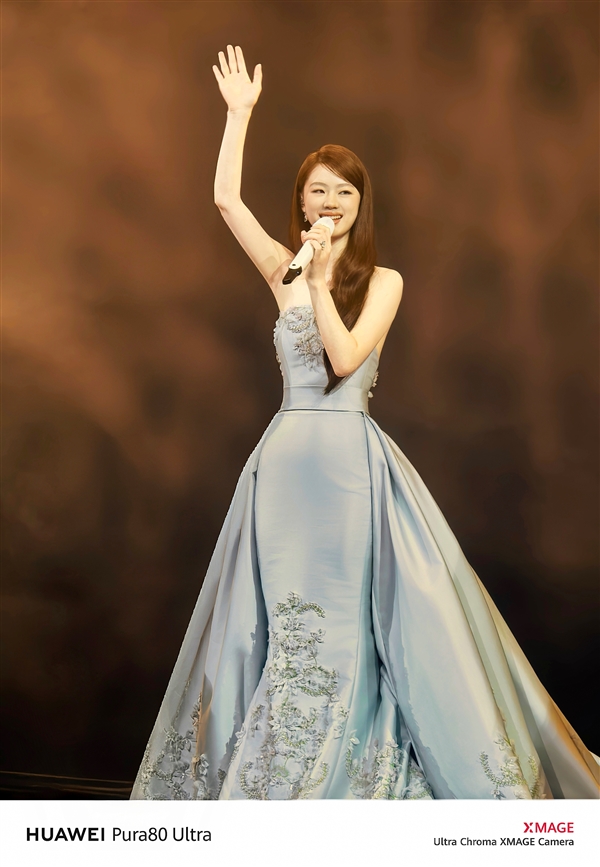 雙長焦舞臺神器！華為Pura 80 Ultra發(fā)布會實拍單依純：遠攝拍出寫真大圖