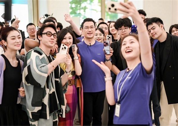 華為Pura 80系列開售熱度空前！華為何剛空降門店直播 揭秘移動影像王者歸來背后的實(shí)力