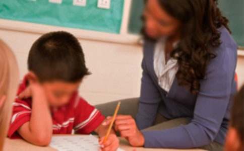 嚴(yán)厲的老師小學(xué)生作文