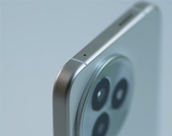 王騰超前曬REDMI K80至尊版真機(jī)：全四款配色 小米15同工藝