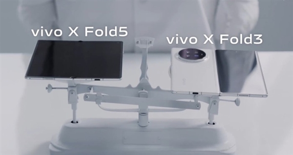 驚艷大折疊！vivo X Fold5過(guò)于輕薄：連完整C口都塞不下了