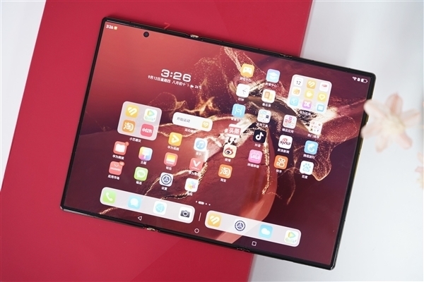 曝華為新款三折疊Mate XT 2九月發(fā)布:支持低軌衛(wèi)星互聯(lián)網(wǎng) 沒信號也能上網(wǎng)