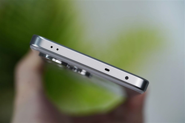 1699元透明手機(jī)！真我Neo7 Turbo圖賞