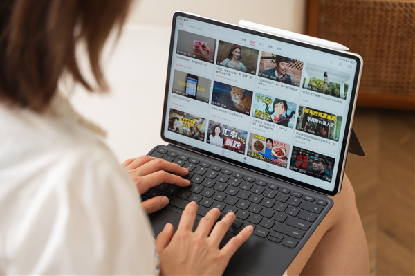 免費(fèi)使用！榮耀MagicPad 3平板首發(fā)AI PPT功能：自動(dòng)生成