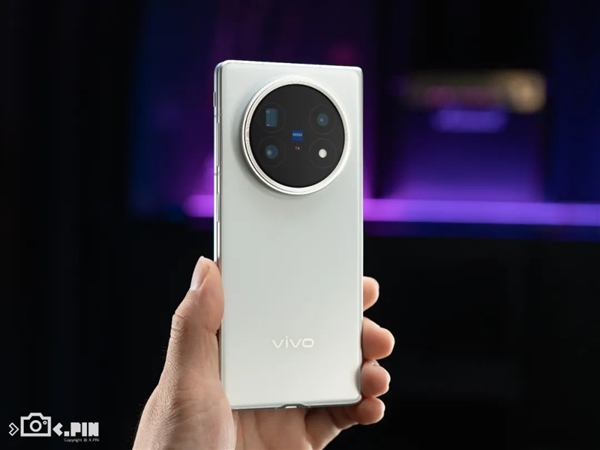 vivo剛出的這臺(tái)折疊屏 我愿稱它為“蘋果佳搭子”