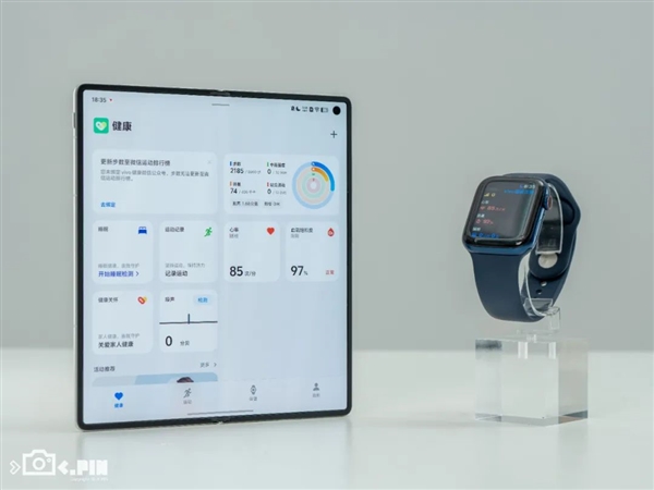 vivo剛出的這臺(tái)折疊屏 我愿稱它為“蘋果佳搭子”
