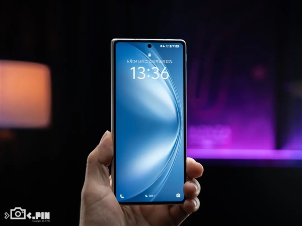 vivo剛出的這臺(tái)折疊屏 我愿稱它為“蘋果佳搭子”