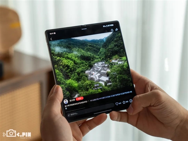 vivo剛出的這臺(tái)折疊屏 我愿稱它為“蘋果佳搭子”