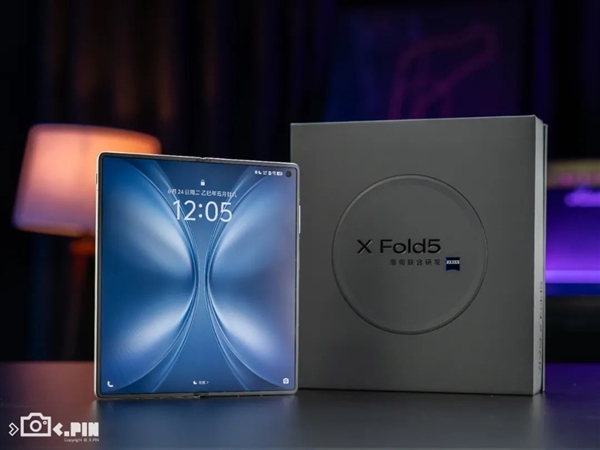 vivo剛出的這臺(tái)折疊屏 我愿稱它為“蘋果佳搭子”